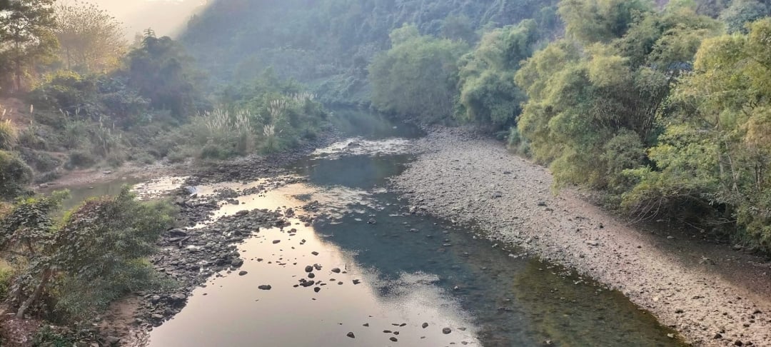 Sông Cầu mùa cạn tại phần thượng lưu